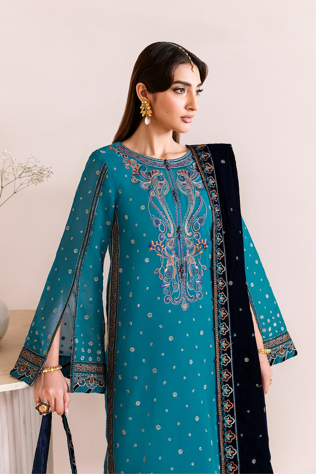 Alizeh – Nelofer Style