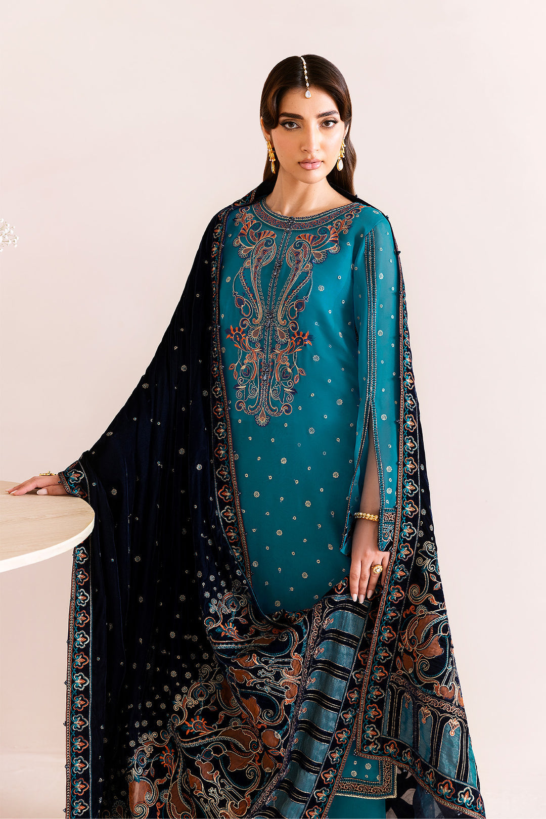 Alizeh – Nelofer Style
