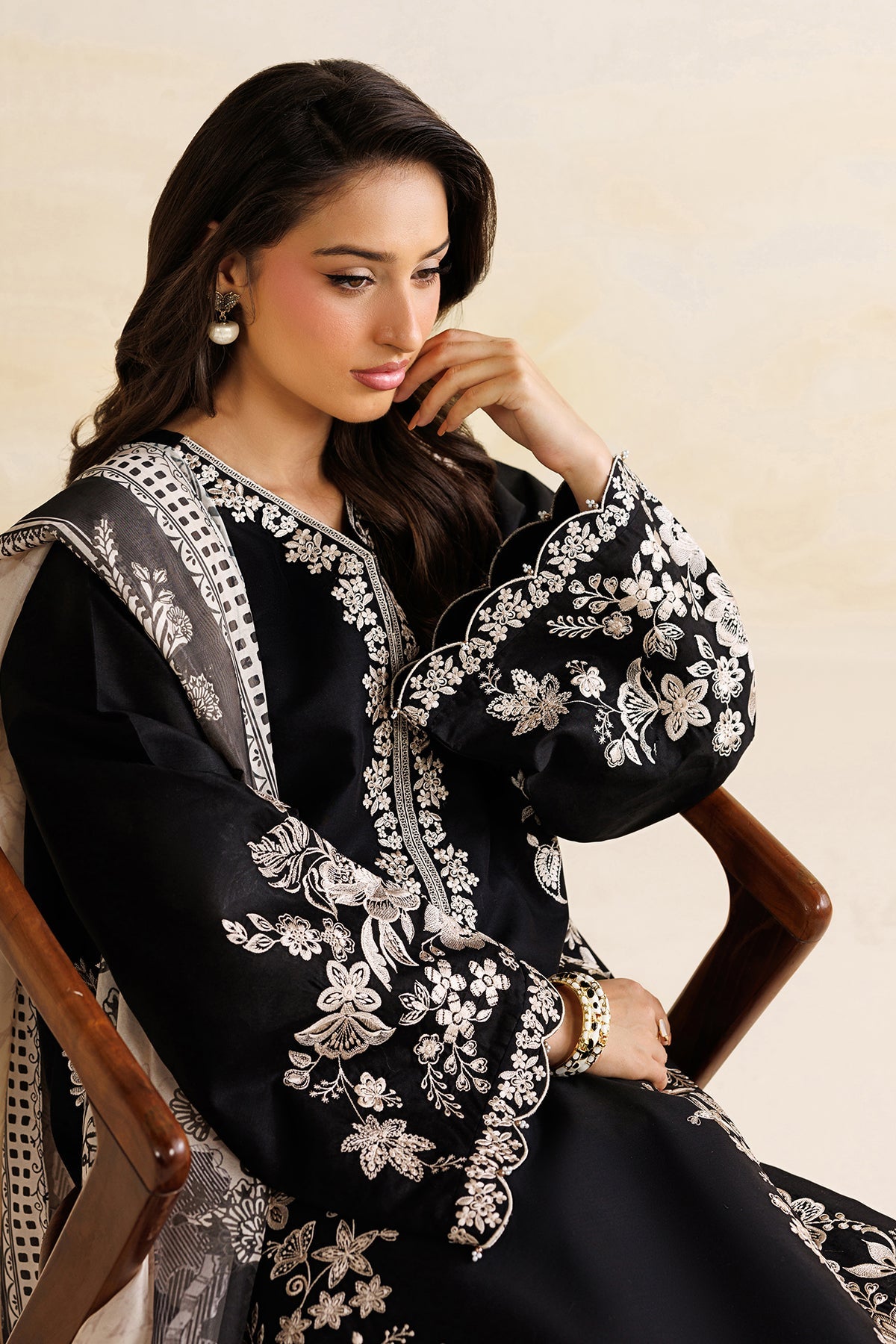 EMBROIDERED LAWN UF-4471