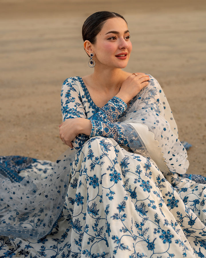 Faiza Saqlain – Jehona Style (Blue & White)