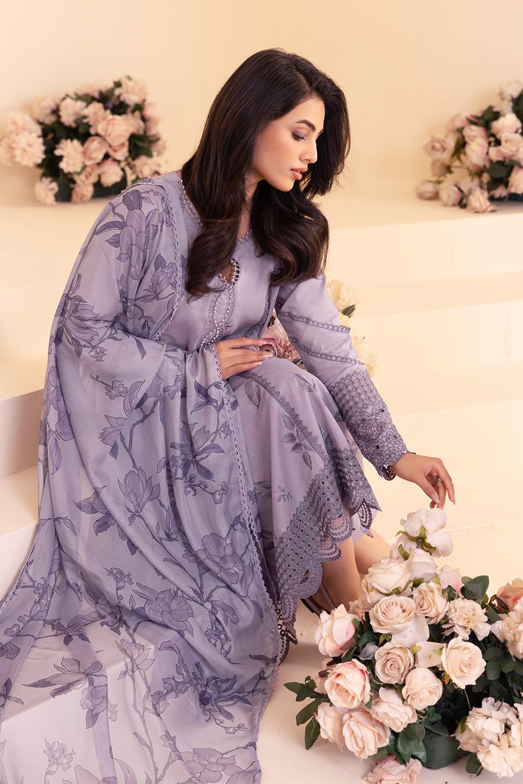 UE-252 Embroidered Lawn