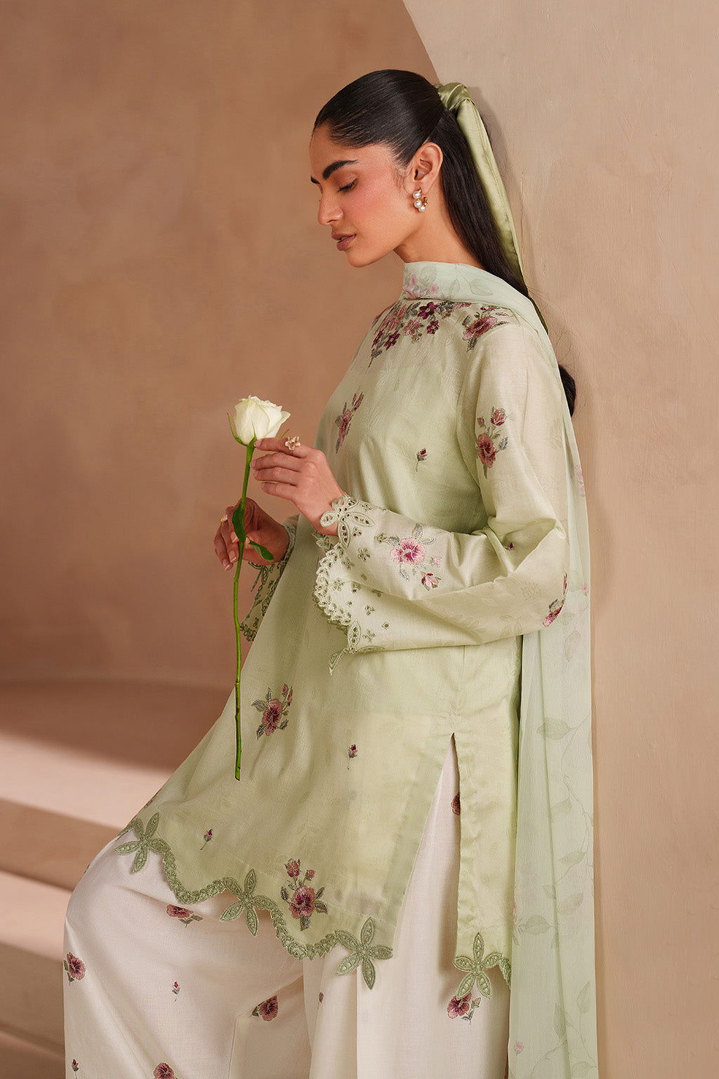 UE-606  Embroidered Lawn