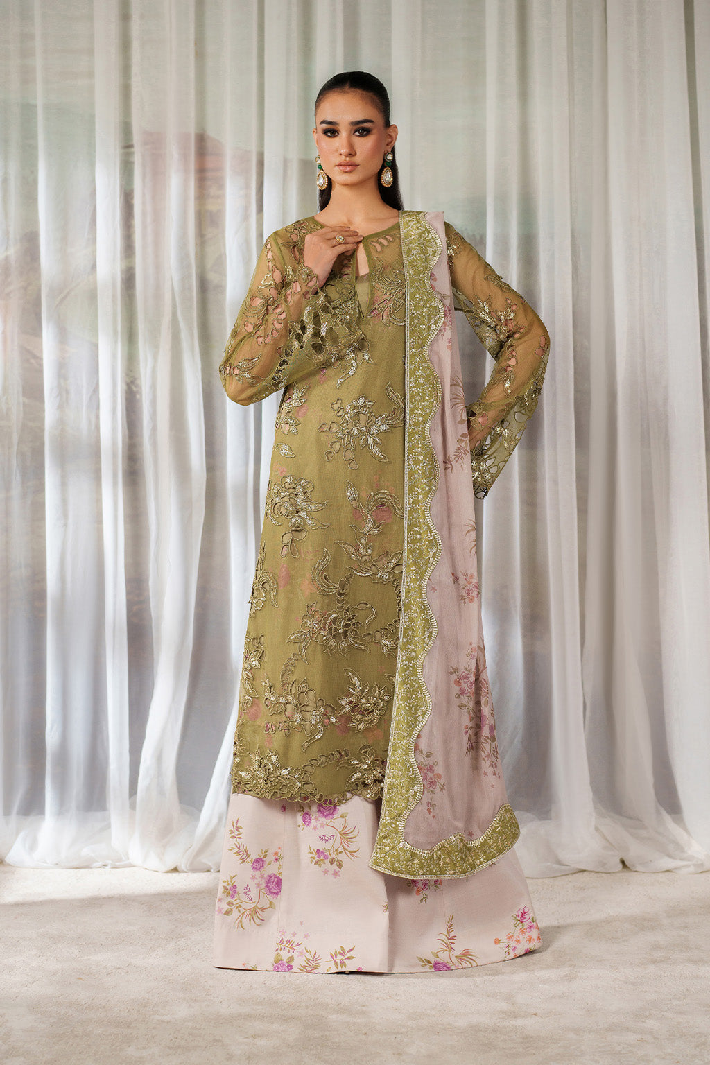 UE-543  Printed Formals