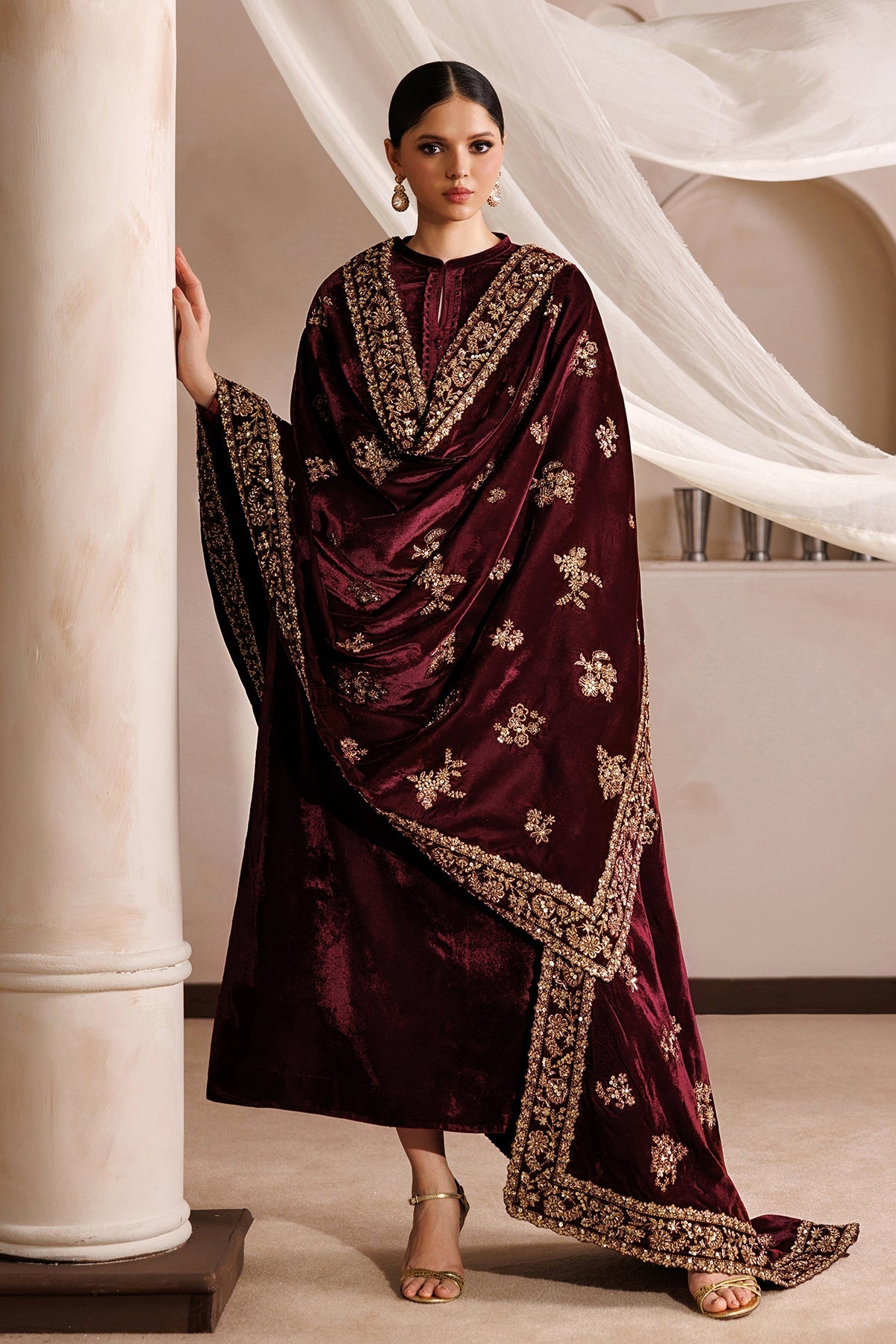 EMBROIDERED VELVET SHAWL VS-70