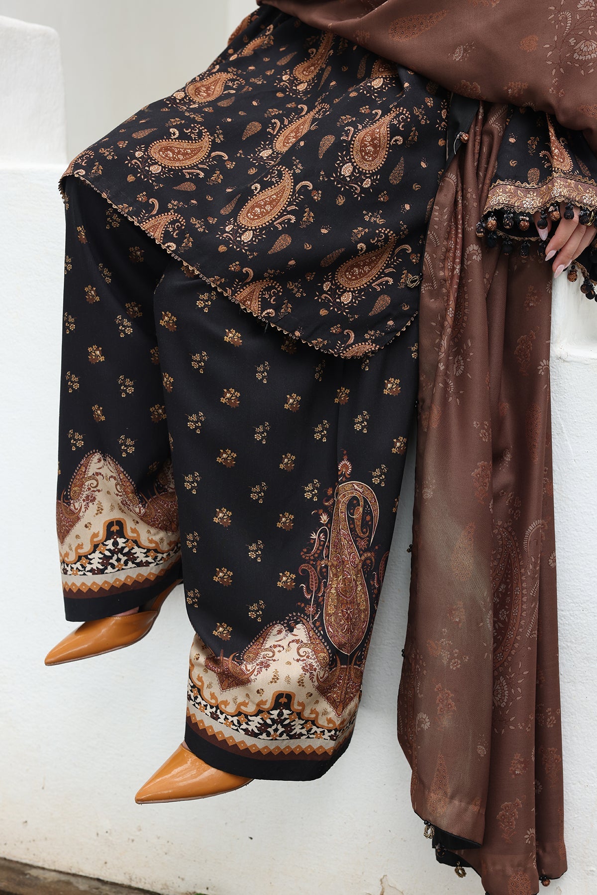 EMBROIDERED VISCOSE SILK UF-4613