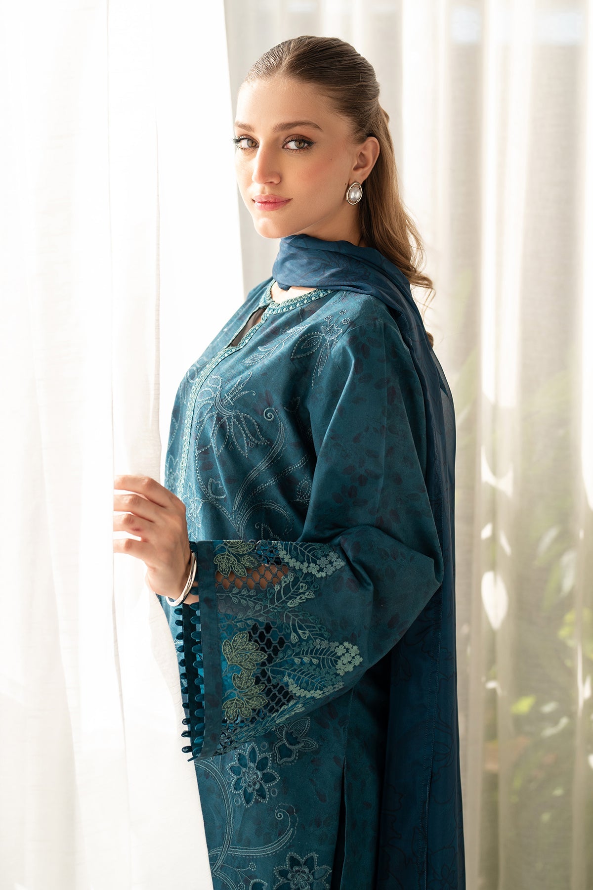 EMBROIDERED PRINTED LAWN UF-4097