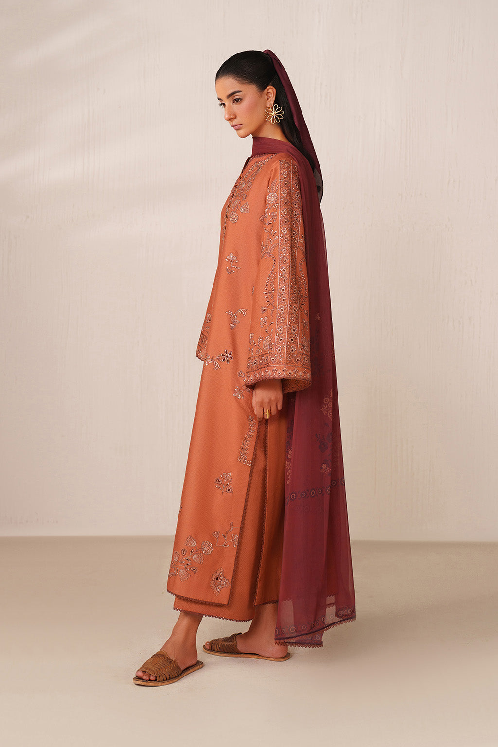 UE-604 Embroidered Lawn