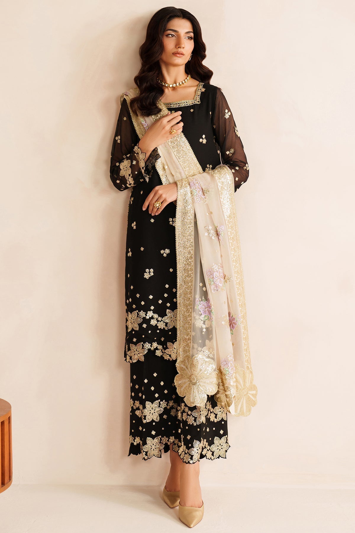 Farasha – Gold Shadow Style