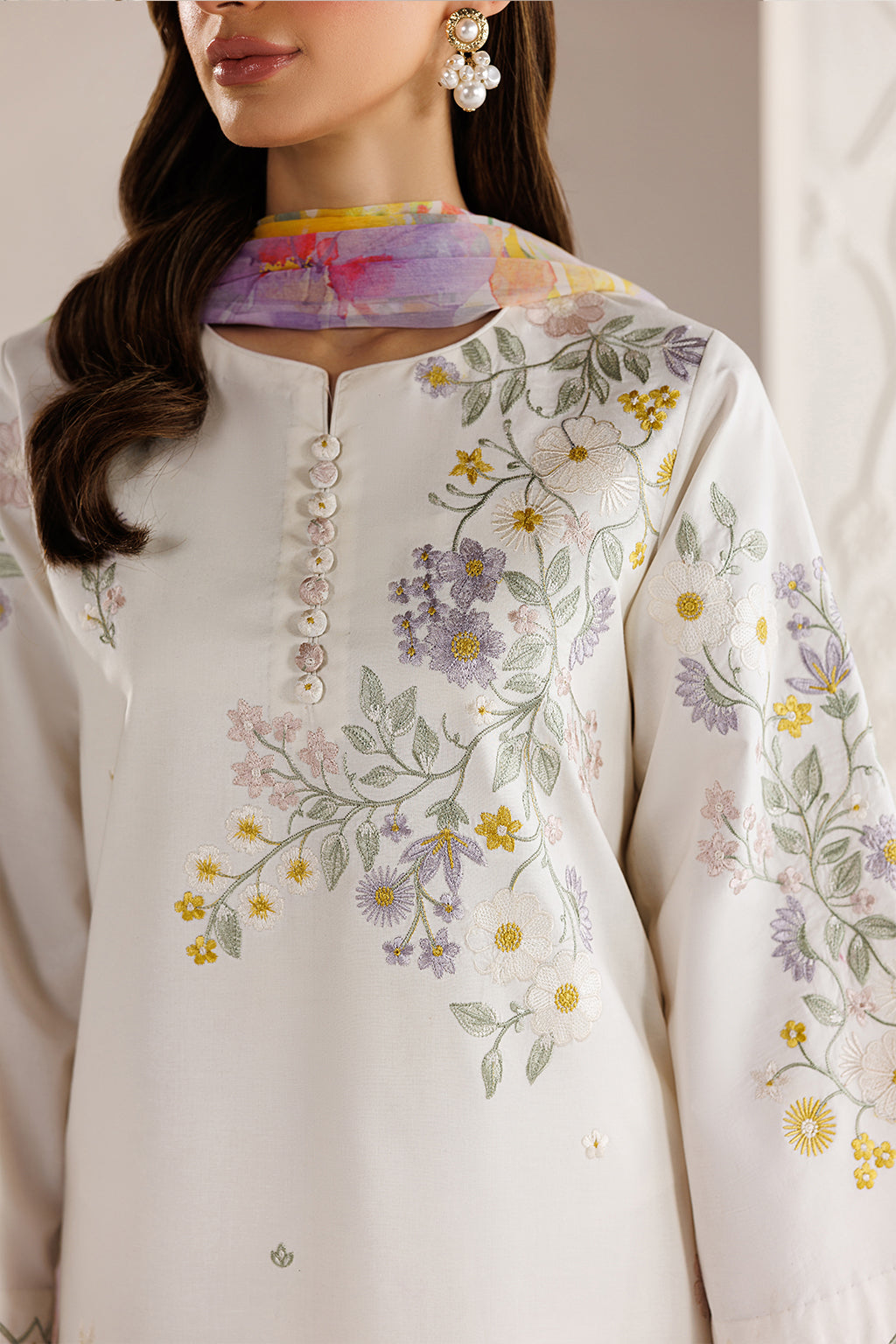 UE-683 Embroidered Lawn