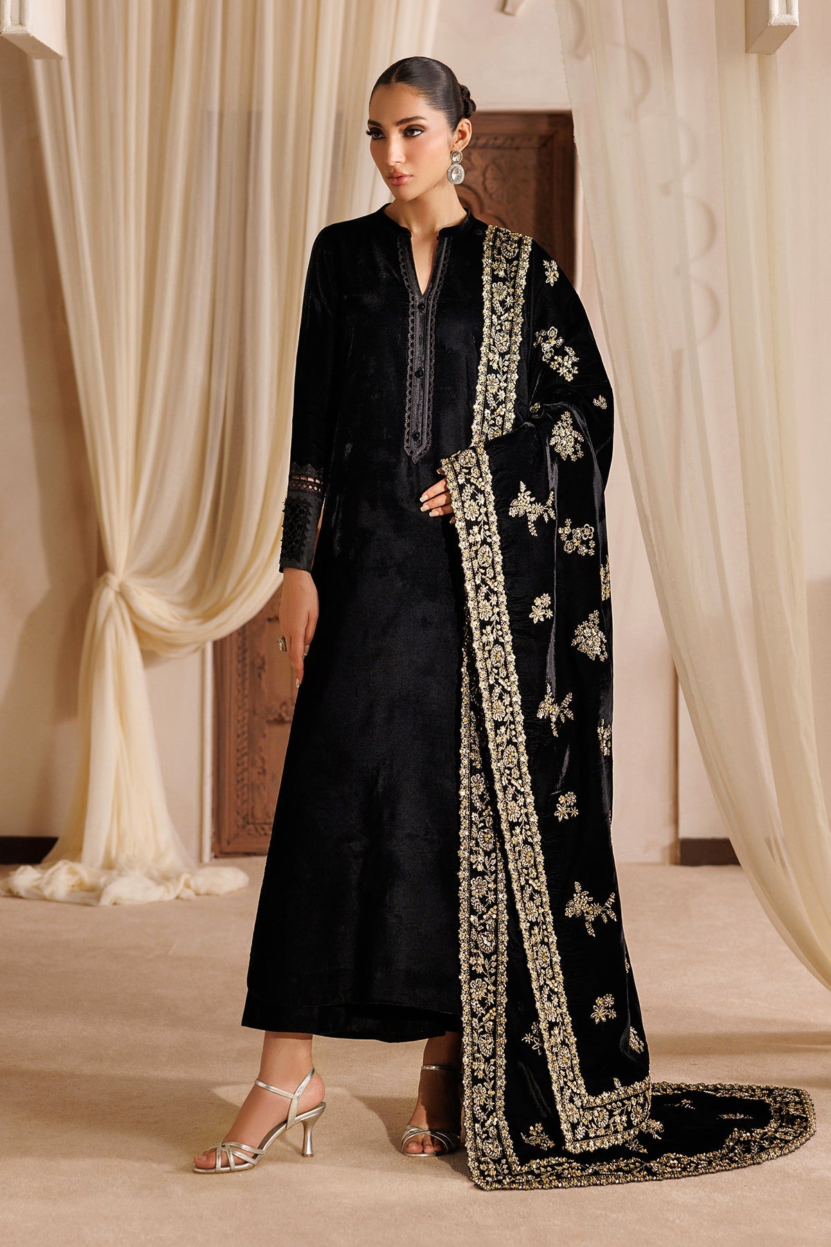 EMBROIDERED VELVET SHAWL VS-71