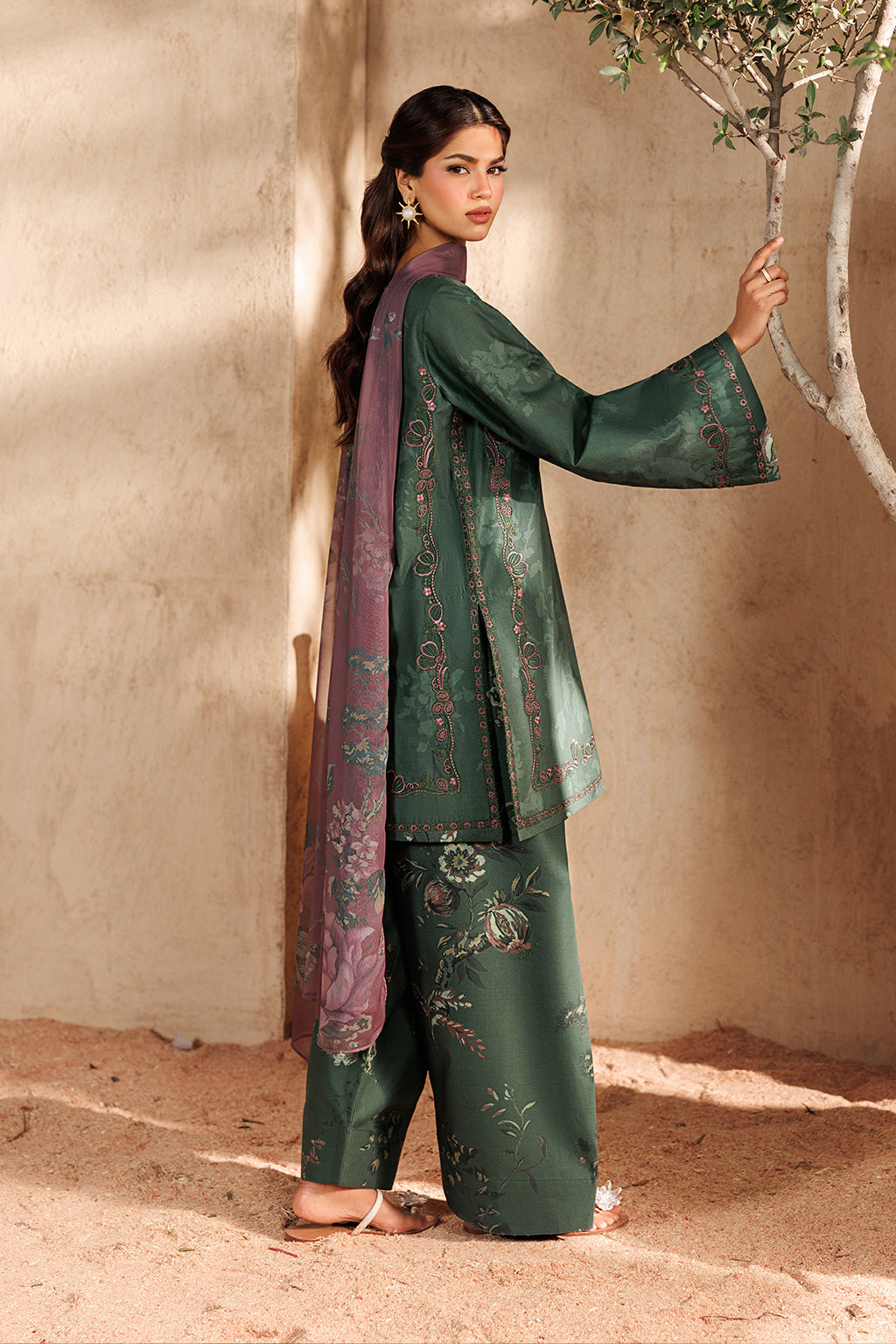 UE-668 Printed Lawn