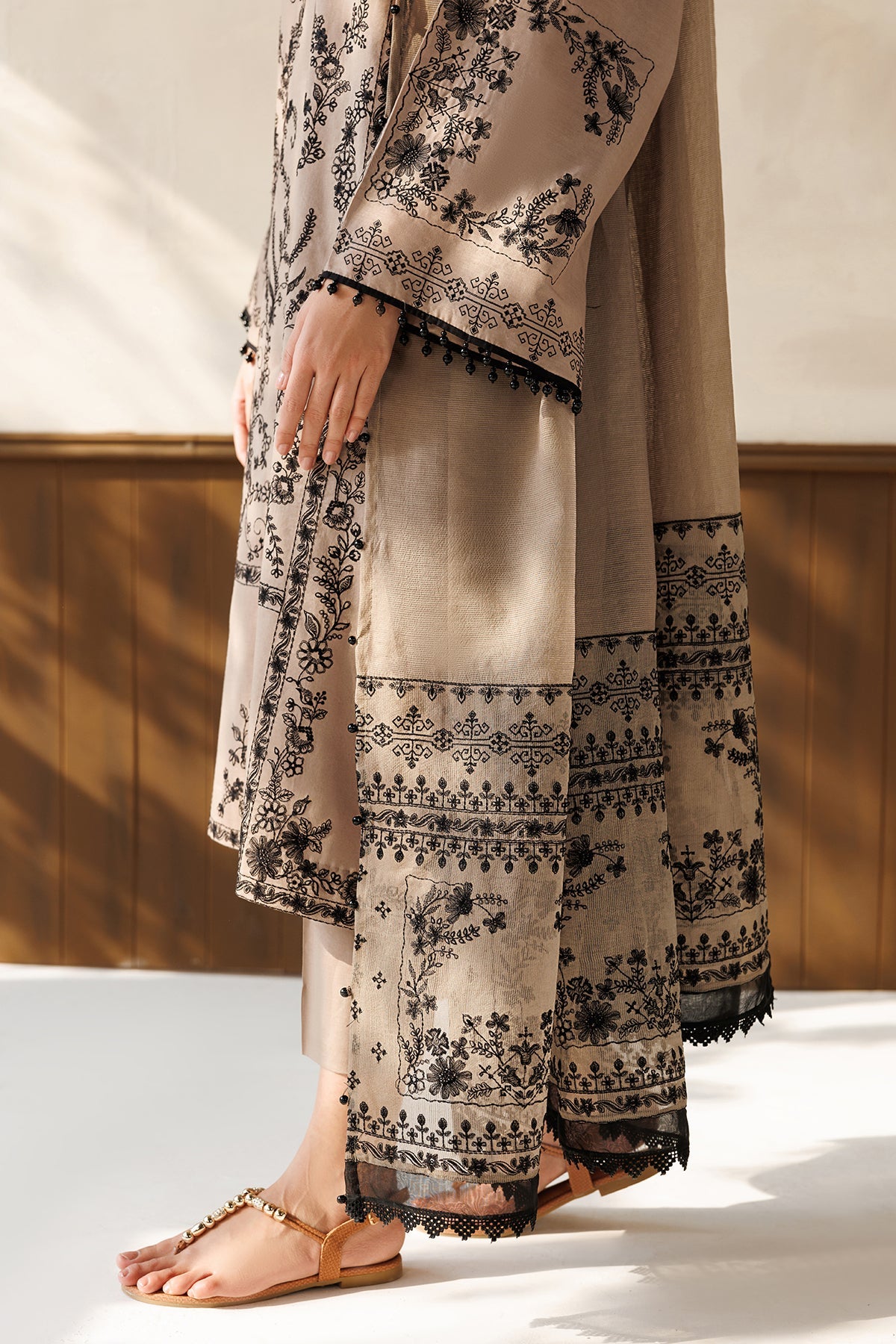 EMBROIDERED LAWN UF-4502