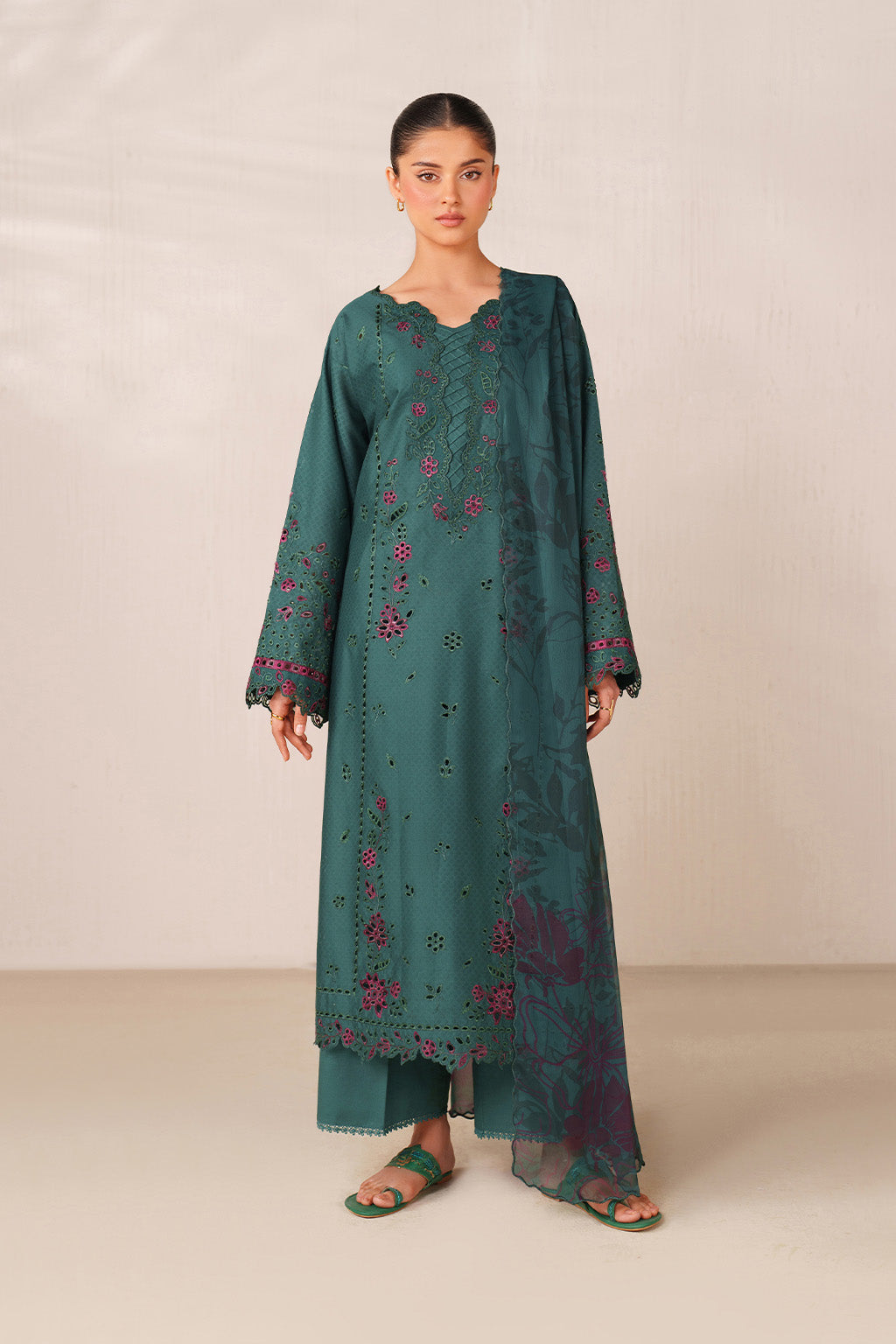 UE-626 Embroidered Lawn