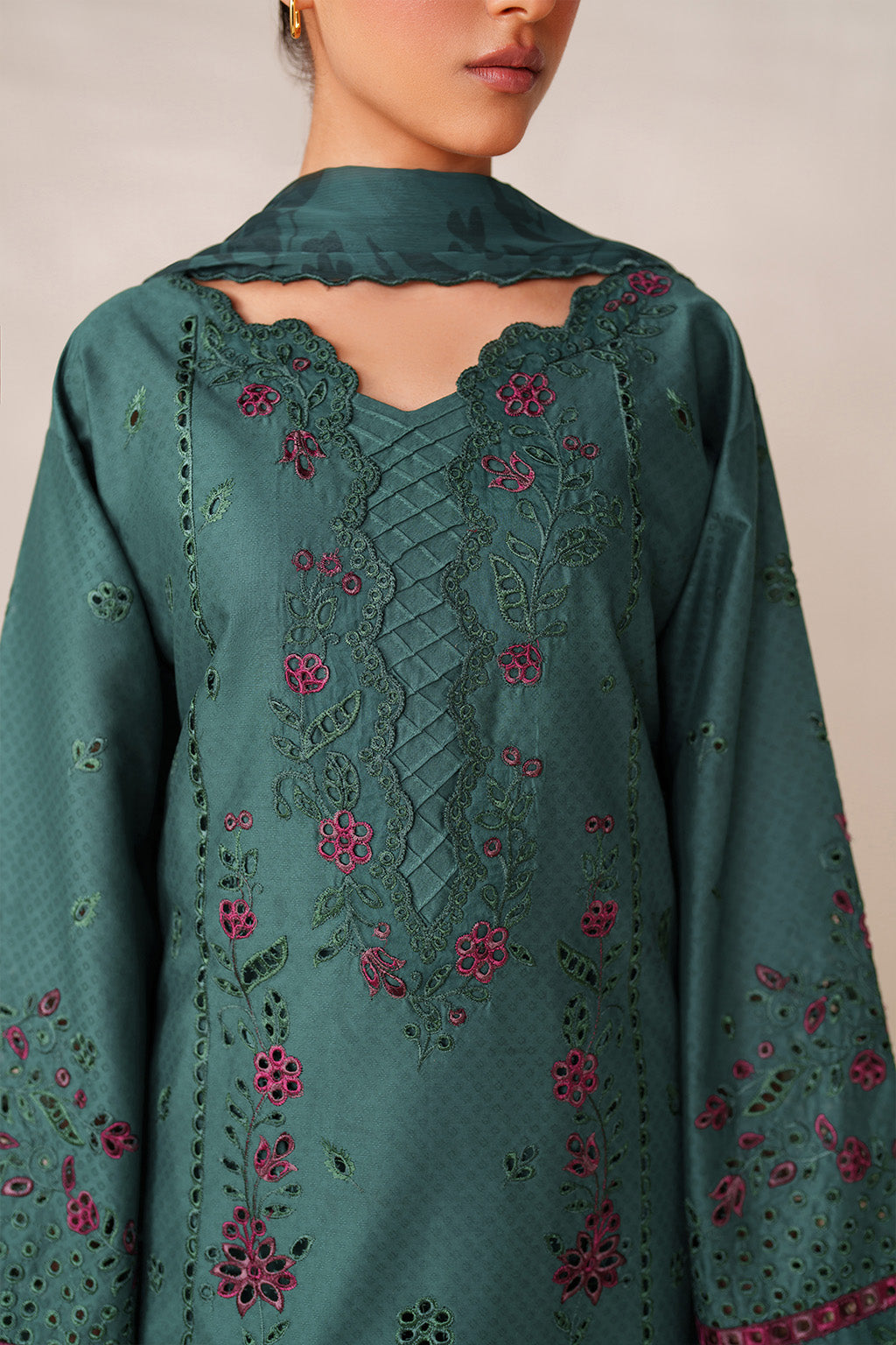UE-626 Embroidered Lawn