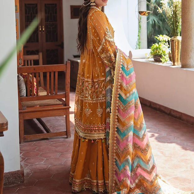 Mohsin Naveed Ranjha – Henna Style