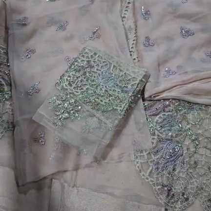 Emaan Adeel – MPC-24-106 Style