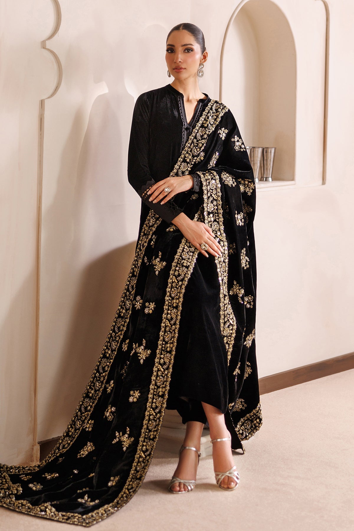 EMBROIDERED VELVET SHAWL VS-71