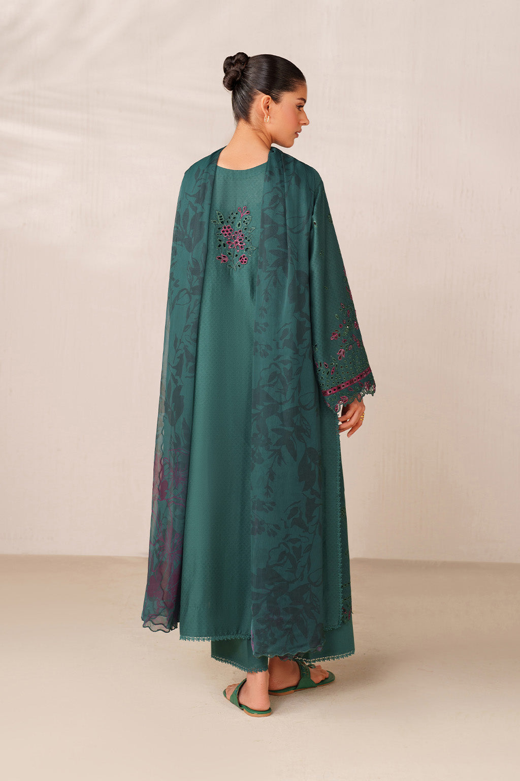 UE-626 Embroidered Lawn