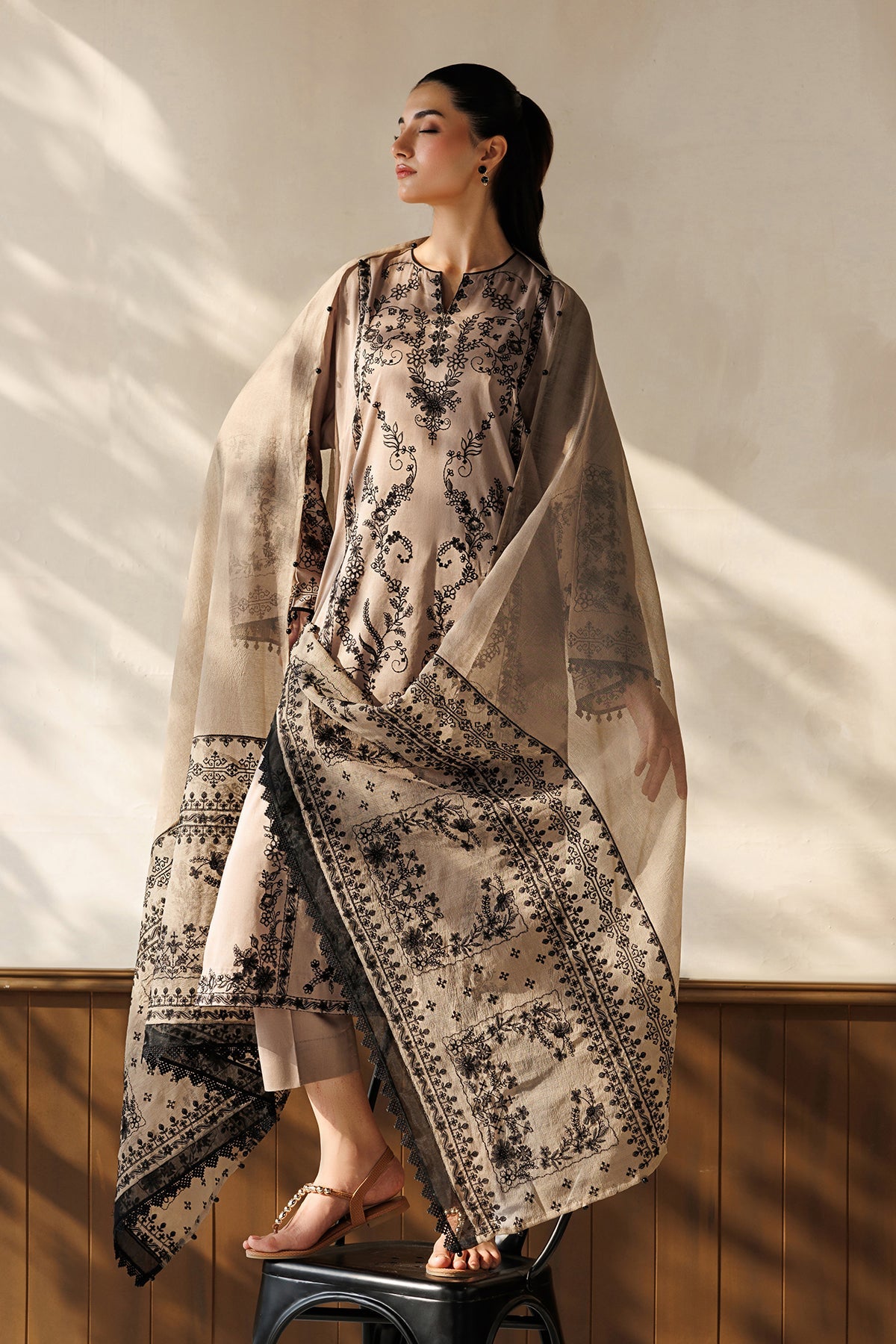 EMBROIDERED LAWN UF-4502