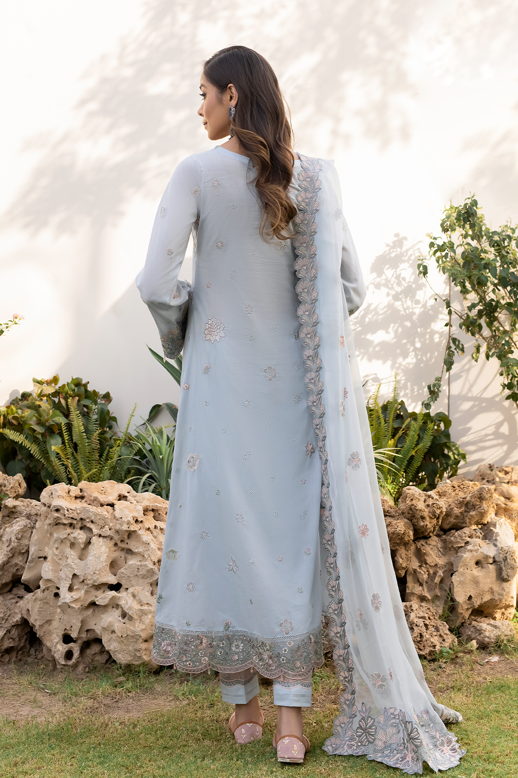 UE-145 Embroidered Lawn
