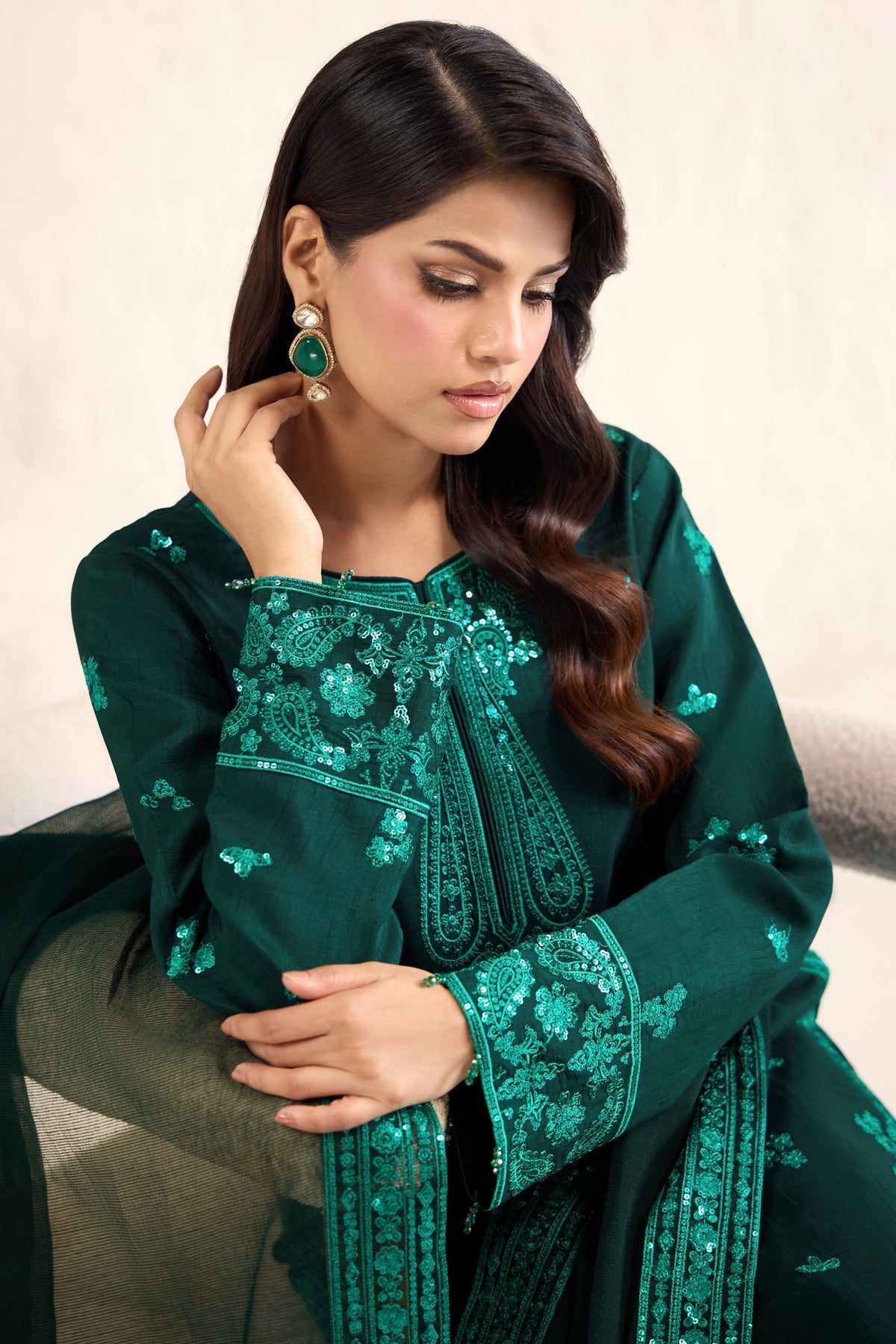 Farasha – Emerald Luxe Style