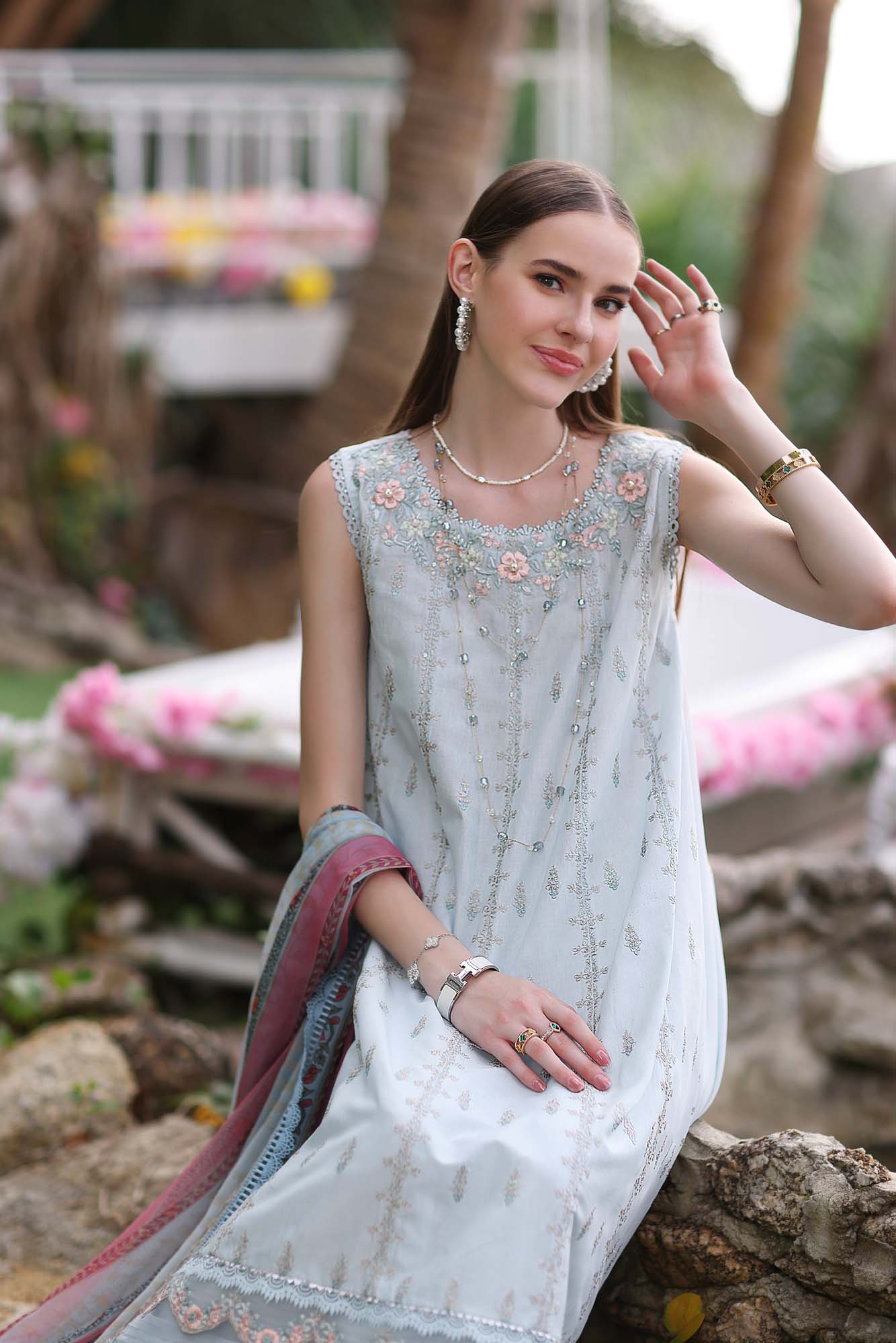 shawl [PKR: 30,000]