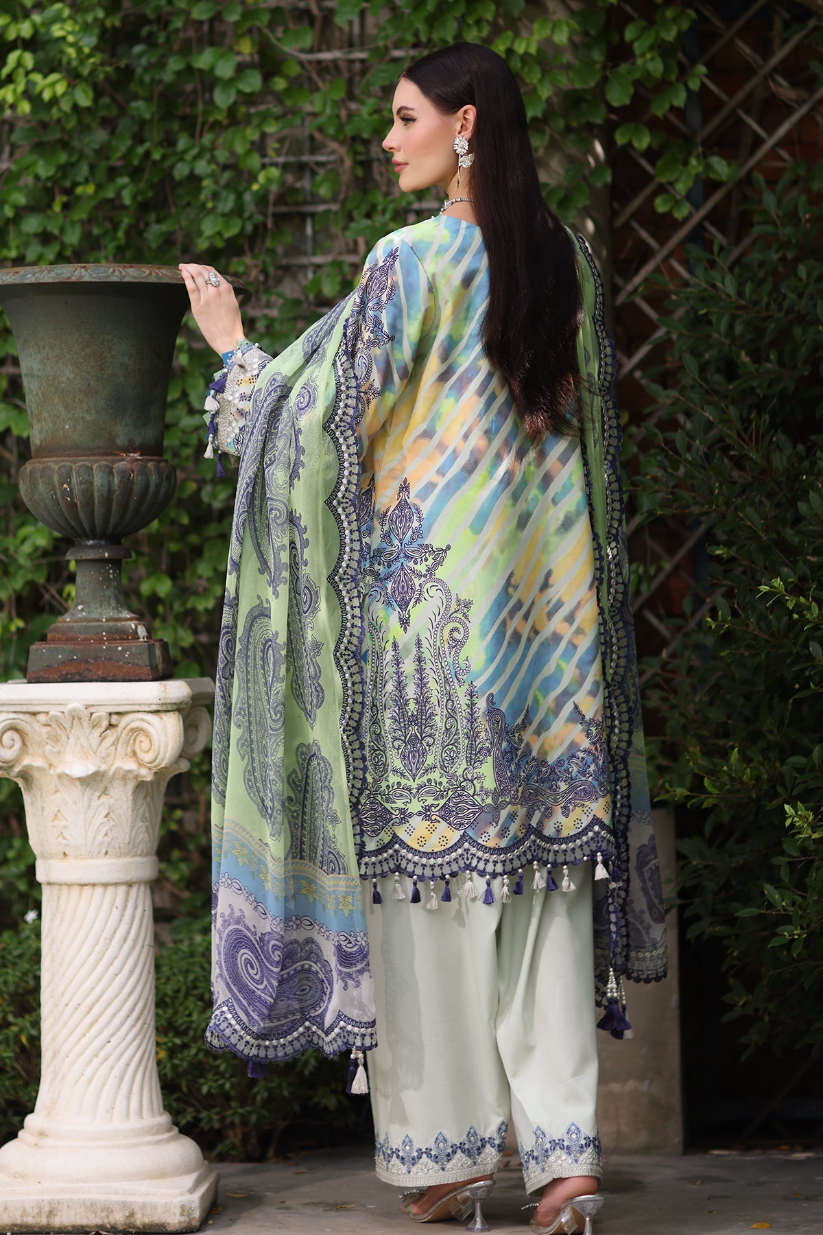 3-PC StitchedEmbroidered Lawn Collection IN6-10P