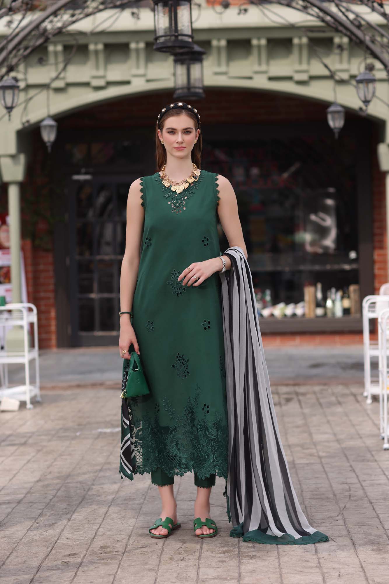 https://cdn.shopify.com/s/files/1/0501/5381/6222/files/A5A9807_794a124c-517f-408b-a367-b1a2b48171bd.jpg?v=1747083381