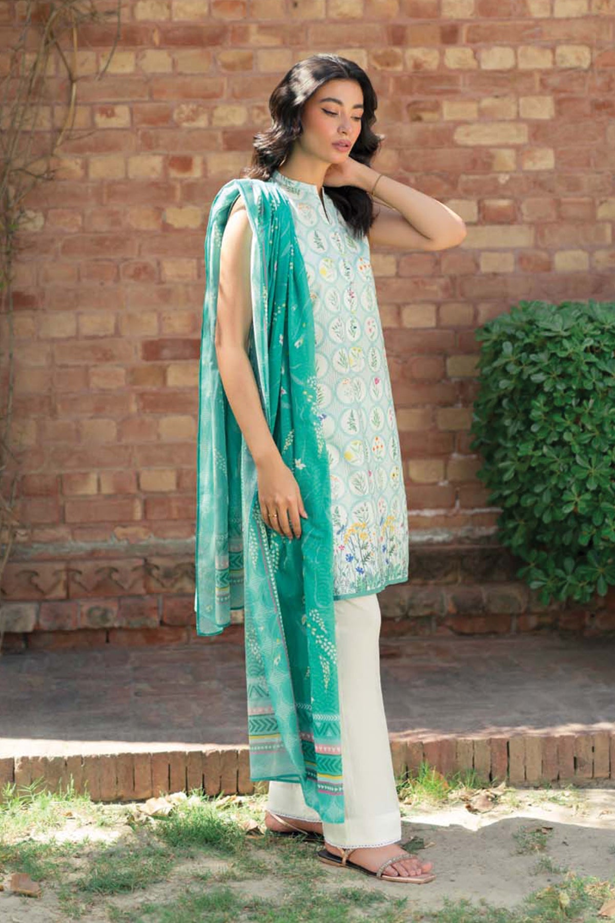Panama Linen Suit with Buttons Kashmiri Chai