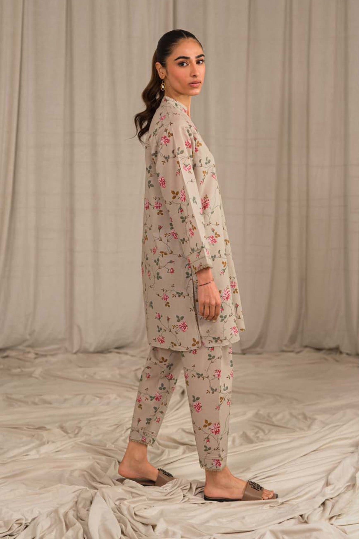 https://cdn.shopify.com/s/files/1/0704/5916/2937/files/AIZ03265_a4951479-de95-4a65-97e1-2fbbe148ae58.jpg?v=1752140301