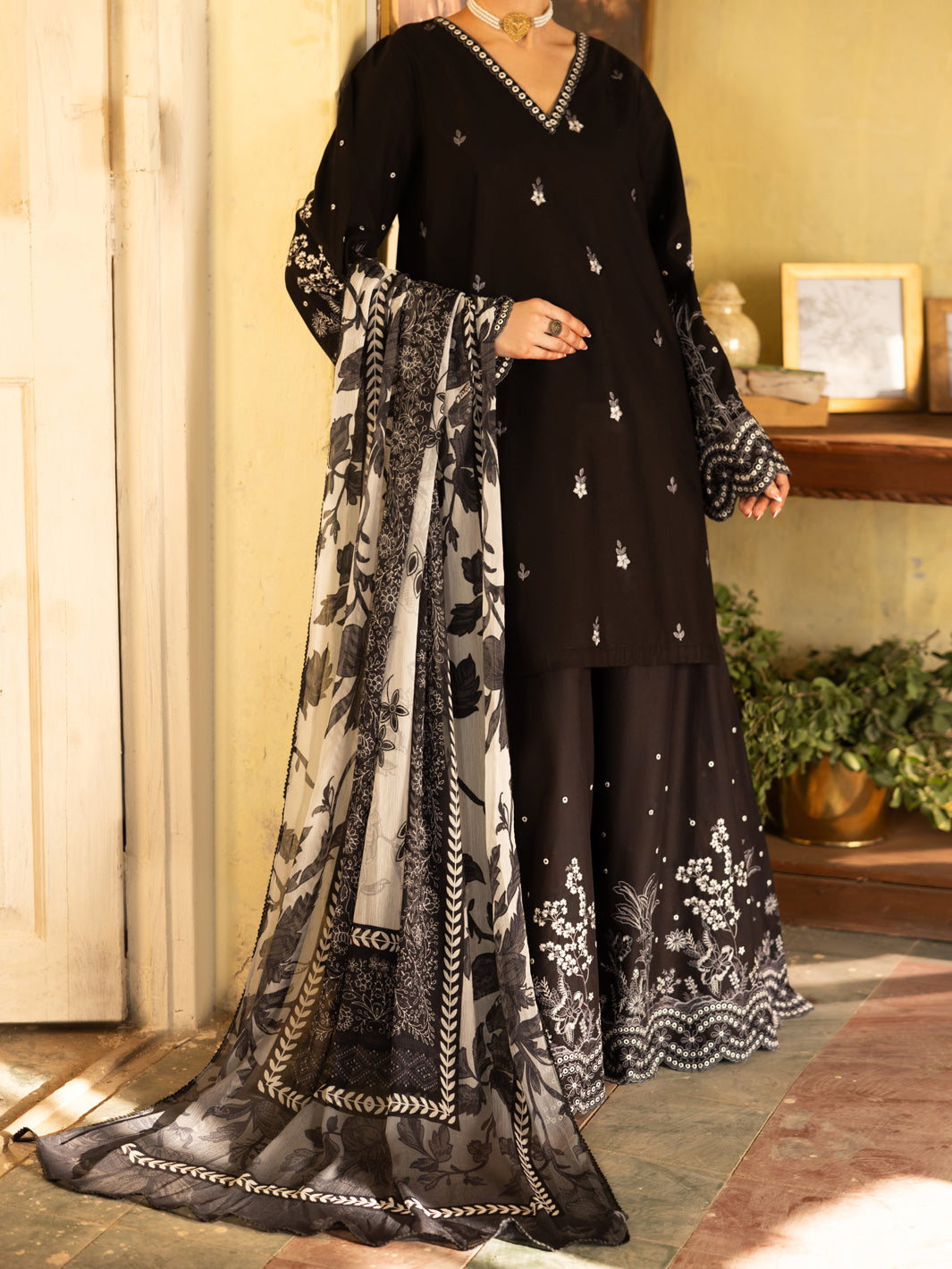 Black Cotton Lawn Unstitched 3PC - ALP-3PS-2738