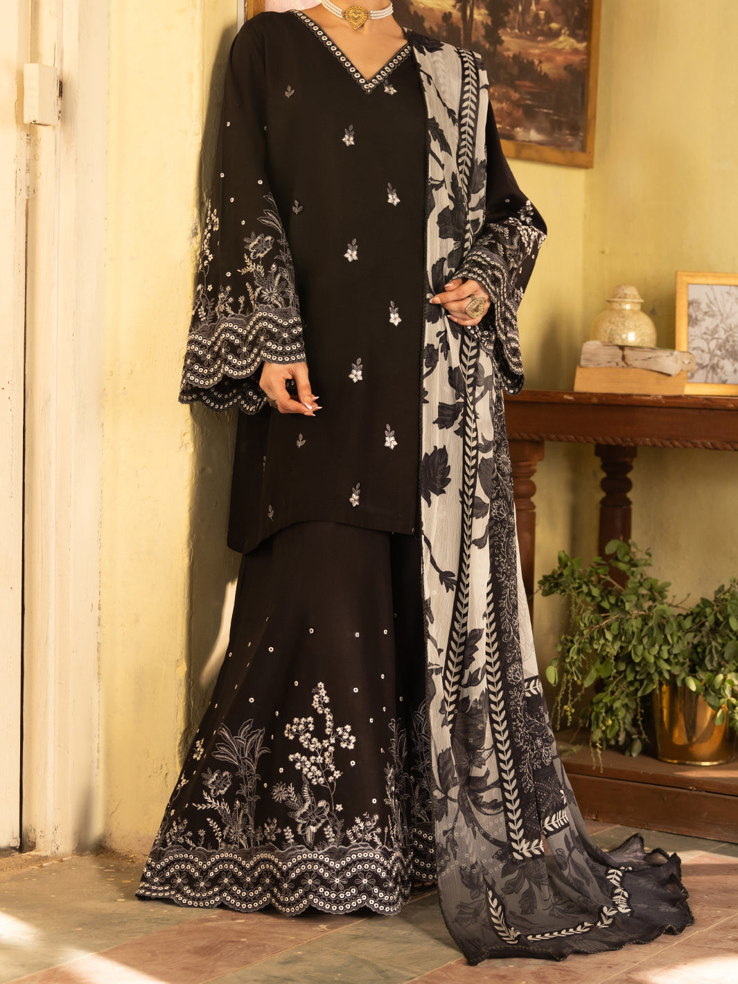 Black Cotton Lawn Unstitched 3PC - ALP-3PS-2738
