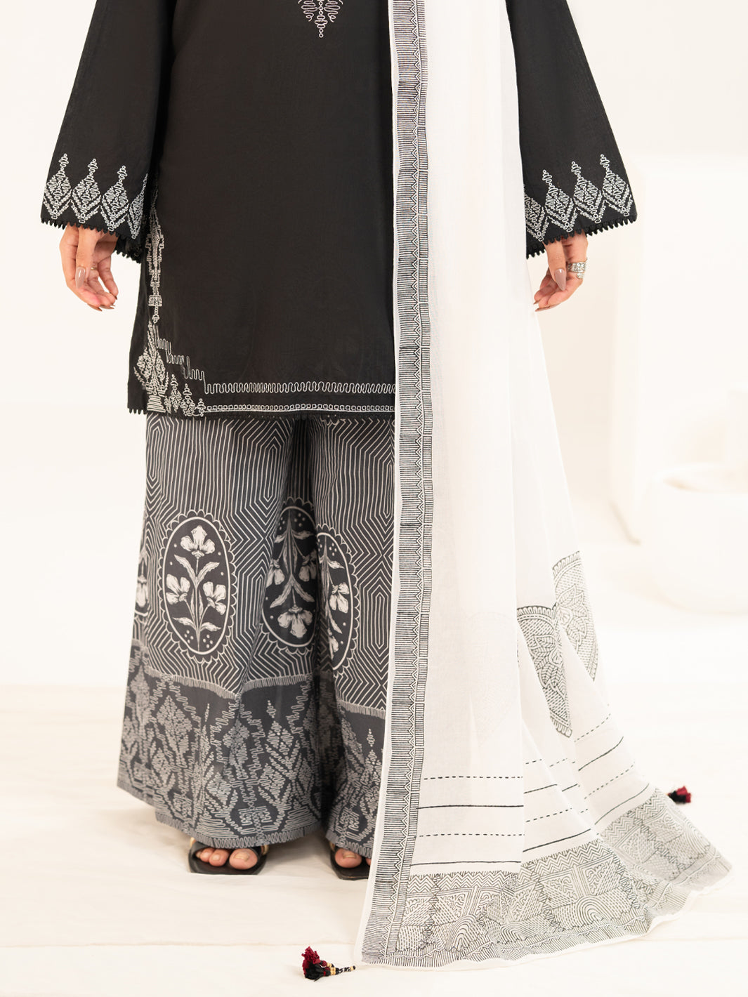 White Lawn Printed Dupatta - AL-ST-1001