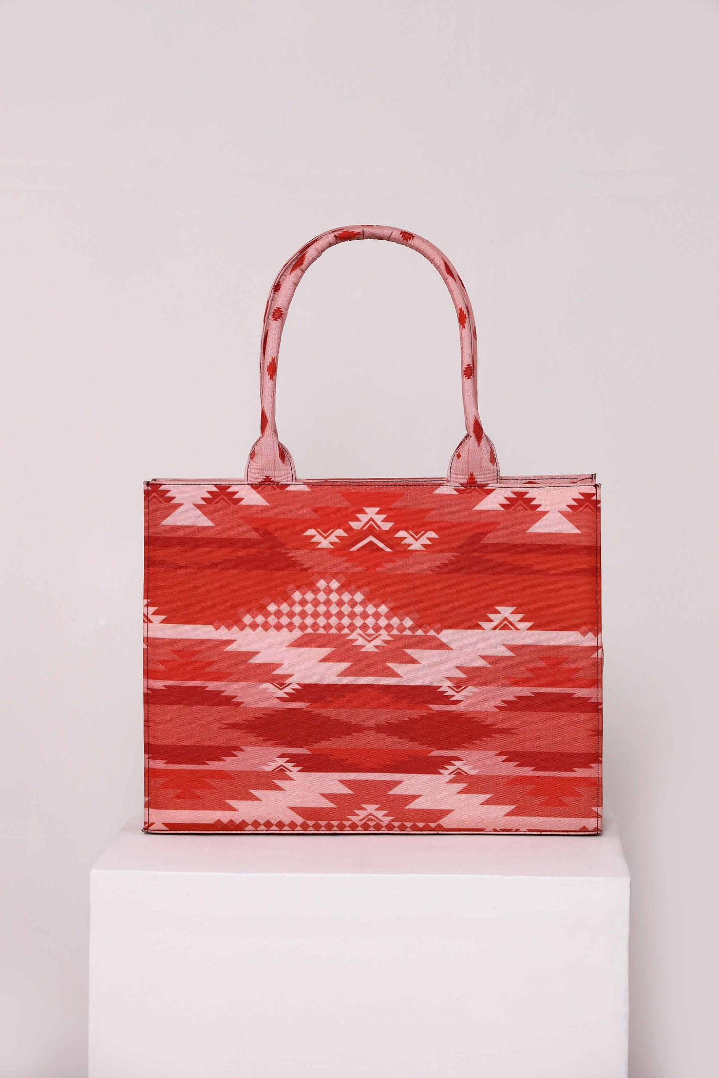 https://cdn.shopify.com/s/files/1/0534/2065/4791/files/AMBG001802-_3.jpg?v=1751450440