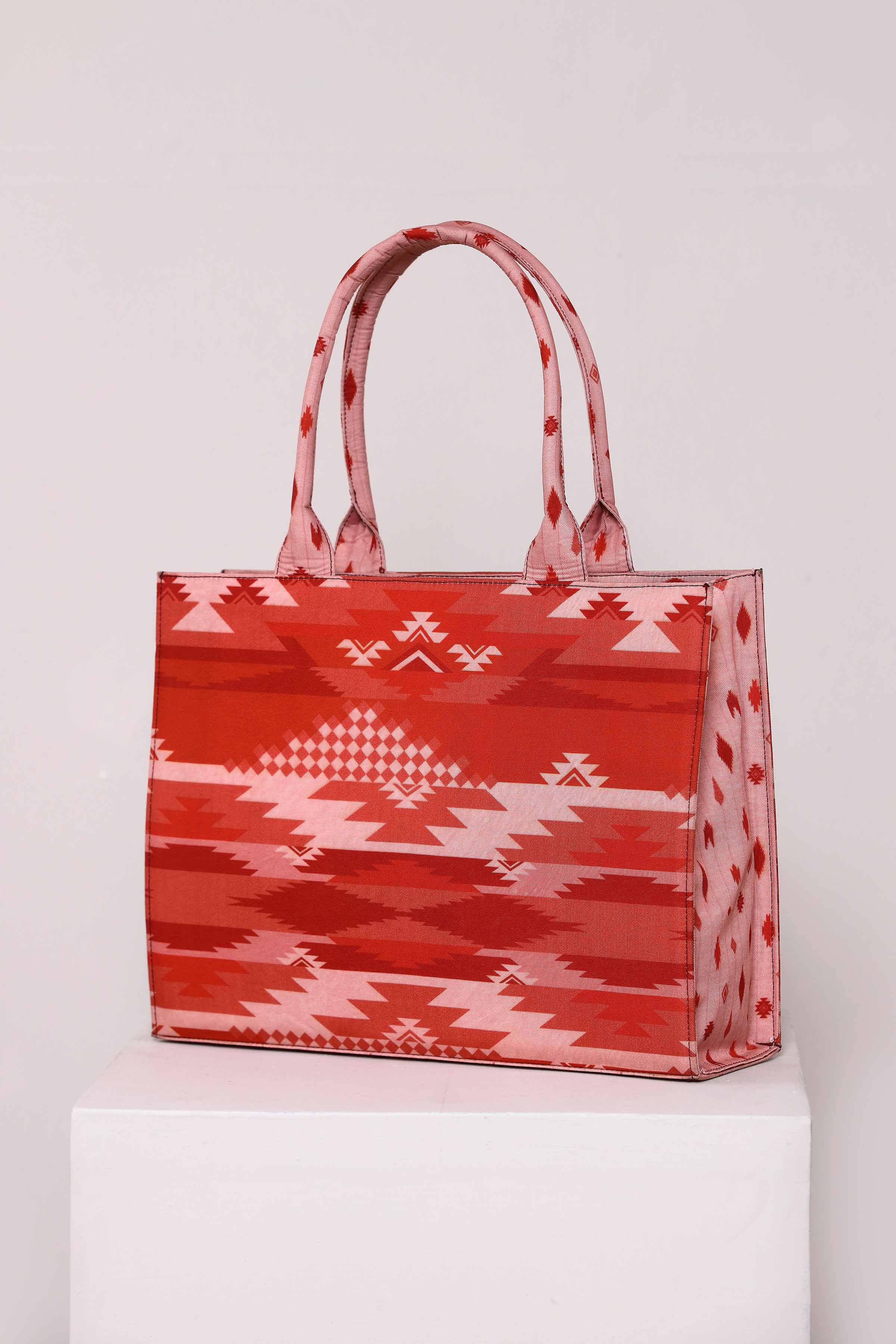 https://cdn.shopify.com/s/files/1/0534/2065/4791/files/AMBG001802-_4.jpg?v=1751450440