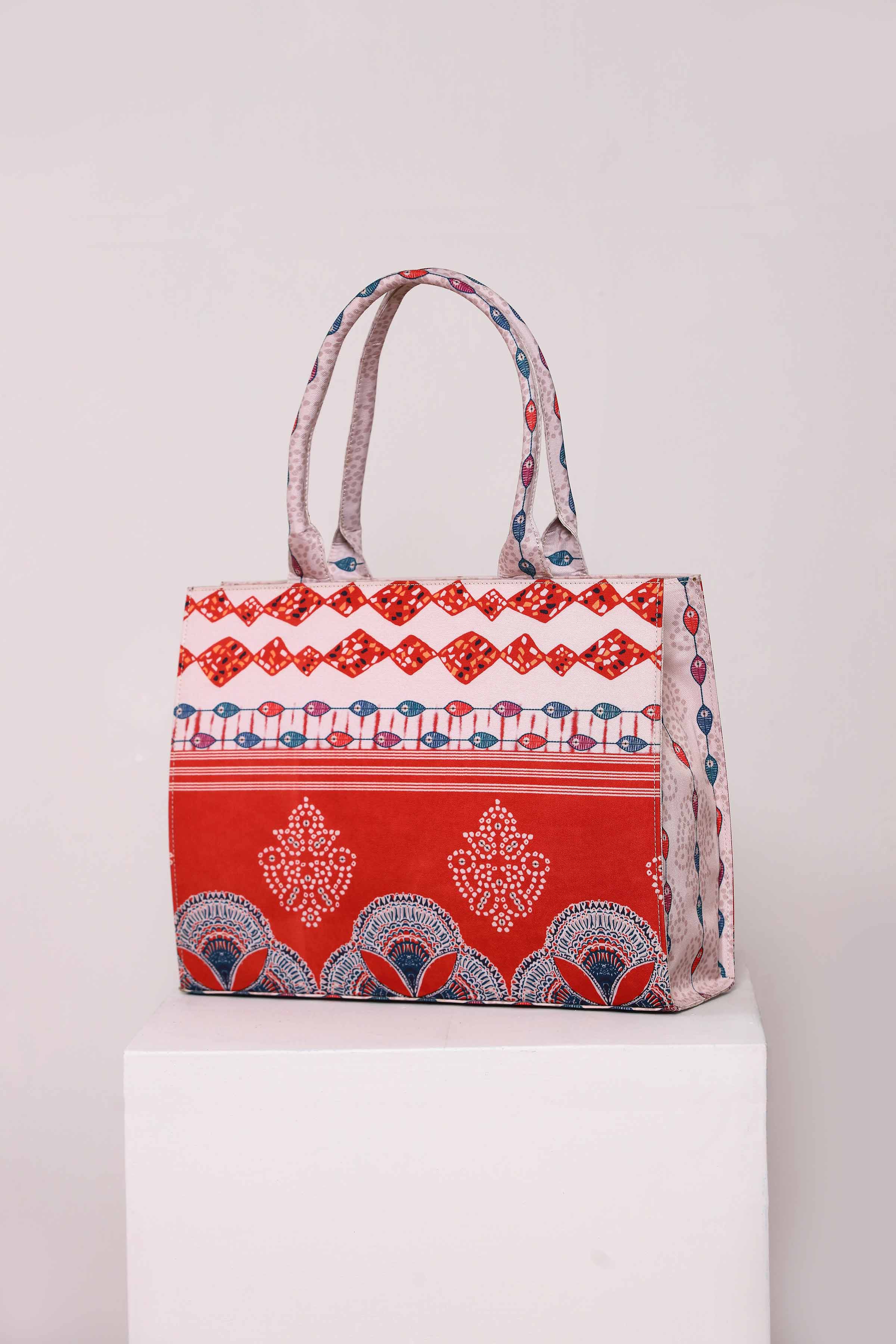 https://cdn.shopify.com/s/files/1/0534/2065/4791/files/AMBG001803-_4.jpg?v=1751450511