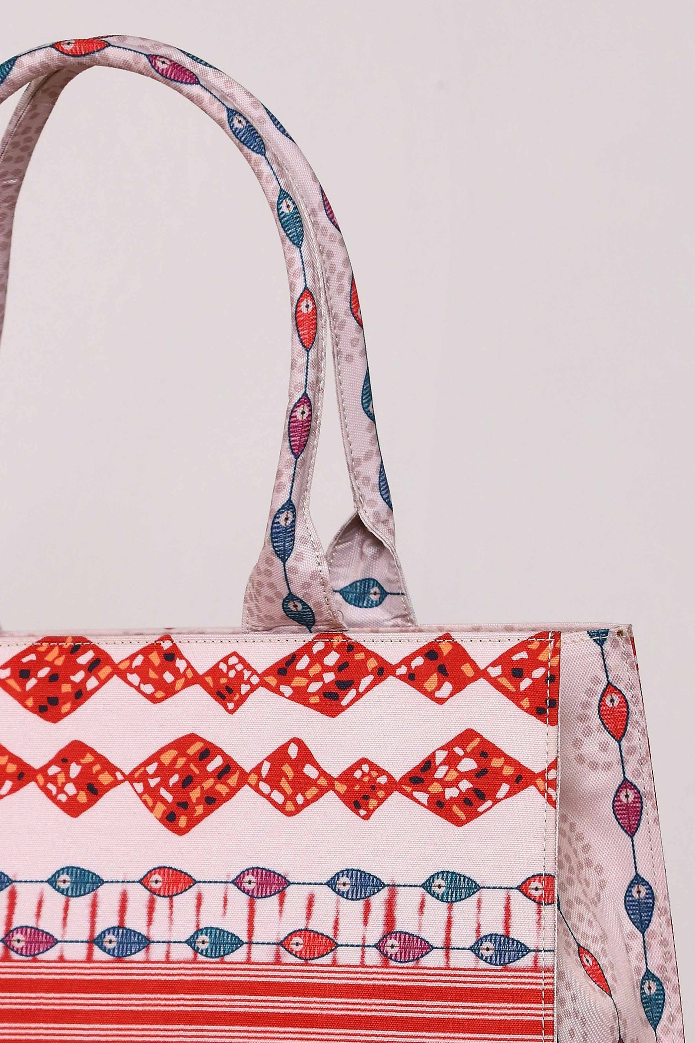 https://cdn.shopify.com/s/files/1/0534/2065/4791/files/AMBG001803-_5.jpg?v=1751450511