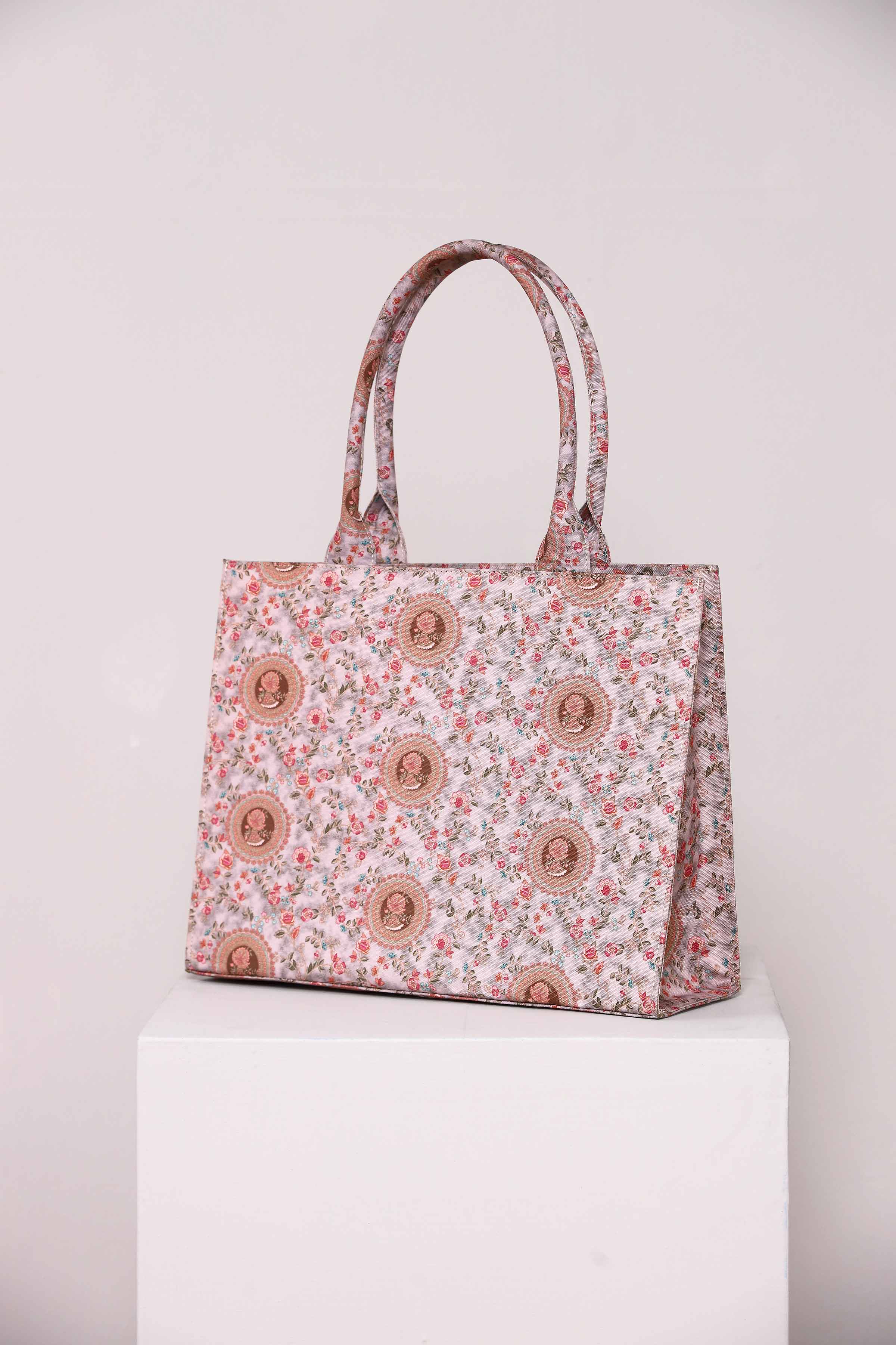 https://cdn.shopify.com/s/files/1/0534/2065/4791/files/AMBG001804-_4.jpg?v=1751450544