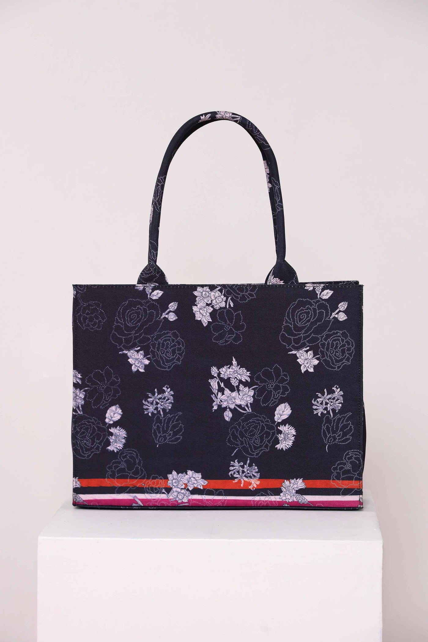 https://cdn.shopify.com/s/files/1/0534/2065/4791/files/AMBG001805-_3.jpg?v=1751450572