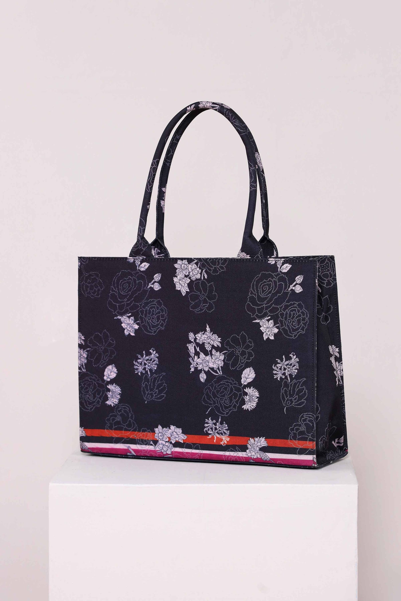 https://cdn.shopify.com/s/files/1/0534/2065/4791/files/AMBG001805-_4.jpg?v=1751450572