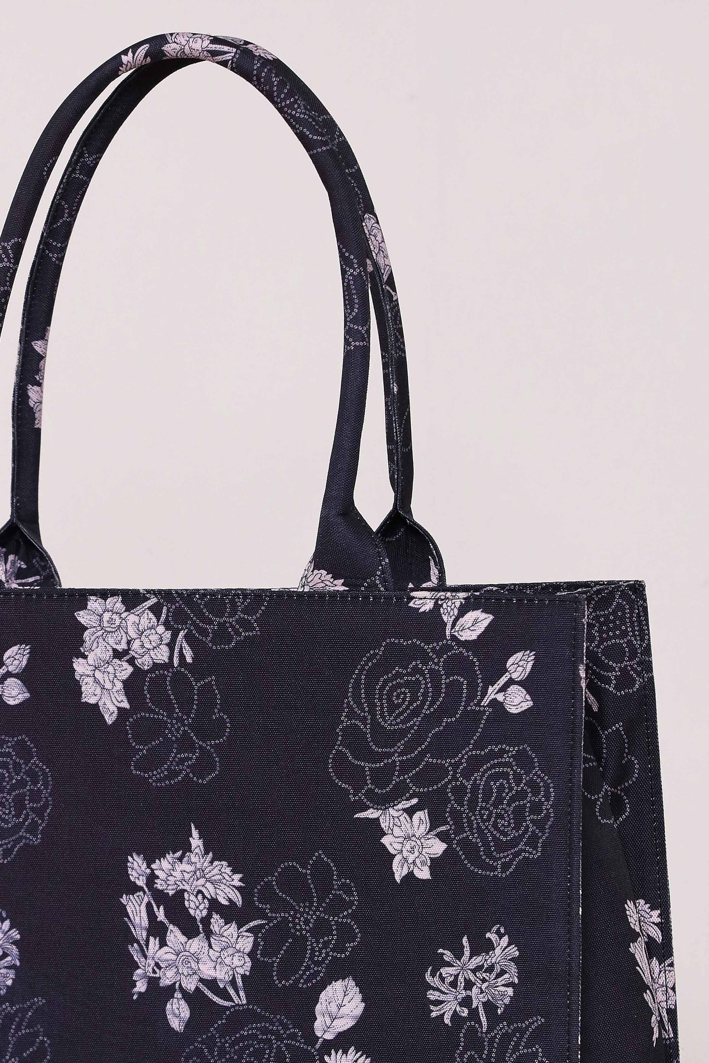 https://cdn.shopify.com/s/files/1/0534/2065/4791/files/AMBG001805-_5.jpg?v=1751450564