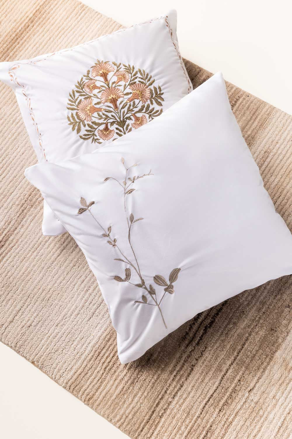 Vec-010 Velvet Embroidered Cushion Cover