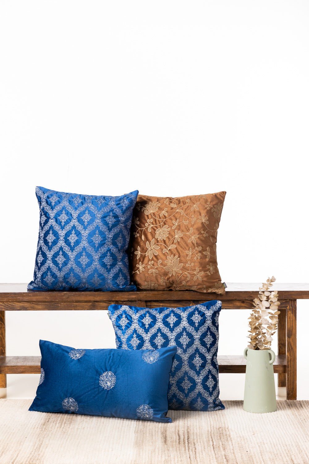Vec-019 Blue Velvet Embroidered Cushion Cover