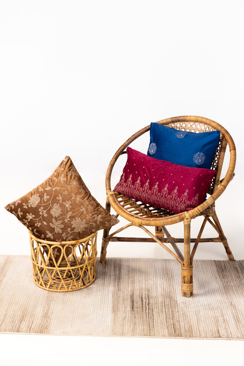 Vec-029 Velvet Embroidered Cushion Cover