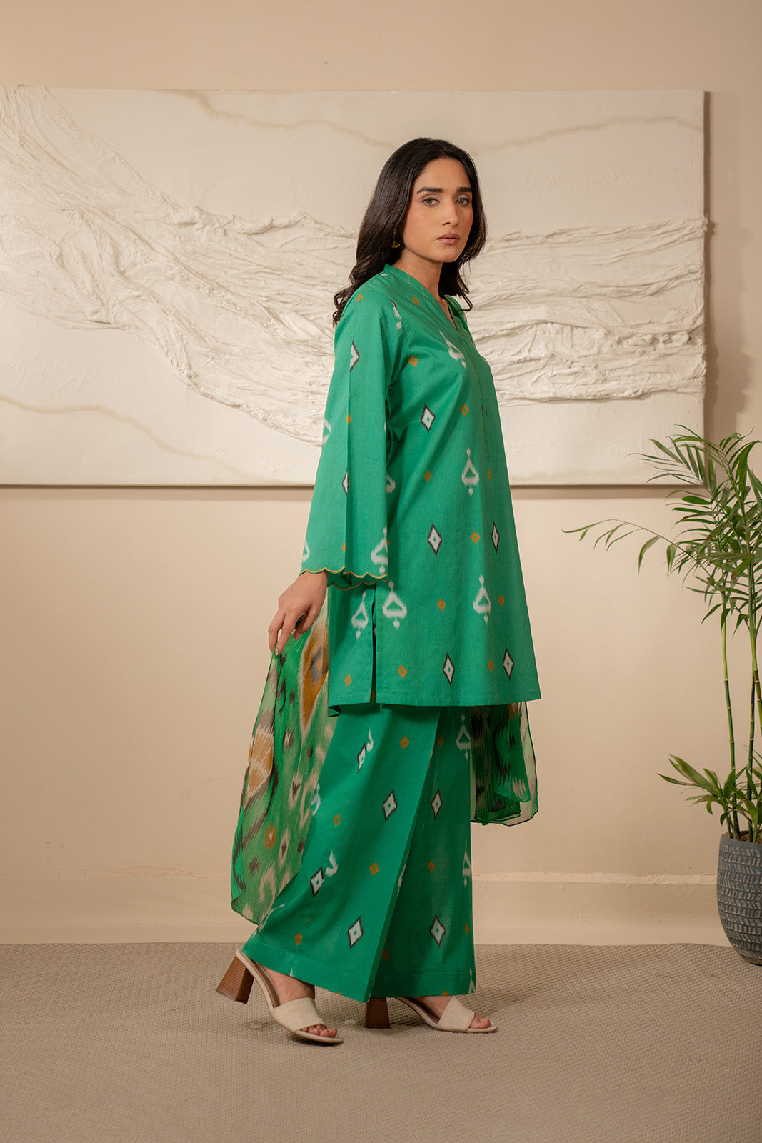 3 Piece Lawn Printed Unstitched Suit (UC0060)