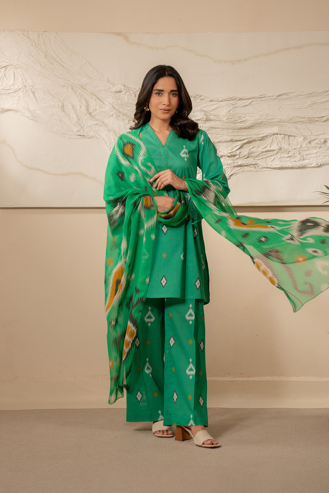 3 Piece Lawn Printed Unstitched Suit (UC0060)