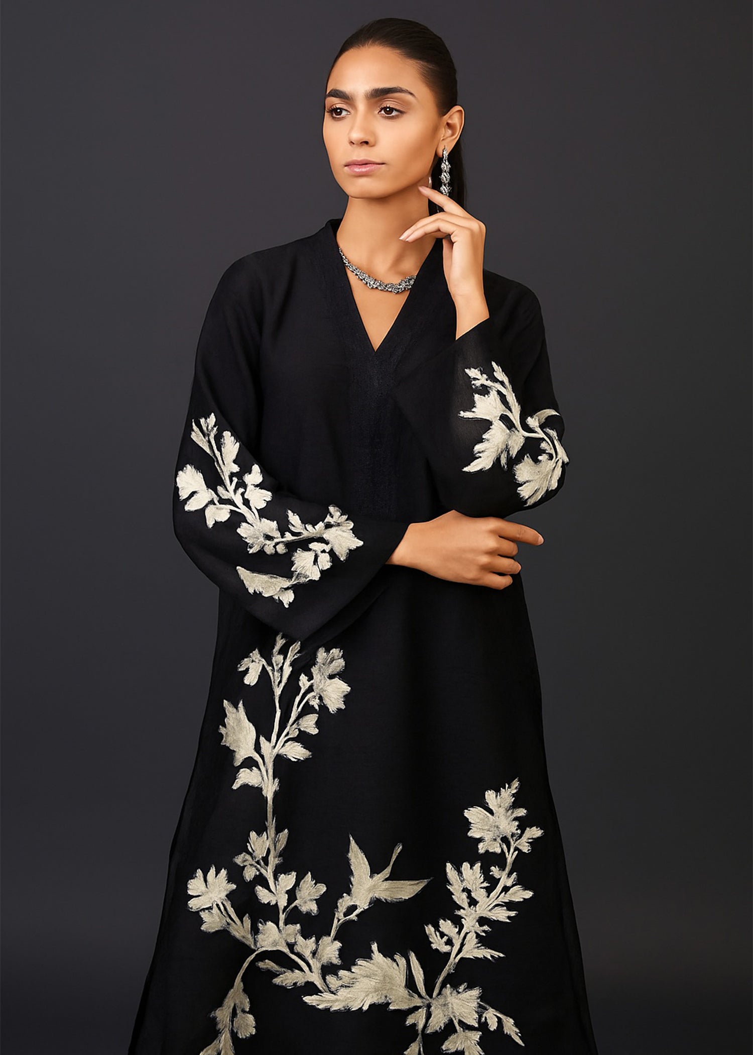 https://cdn.shopify.com/s/files/1/0598/1824/6317/files/A_digital_photograph_of_a_South_Asian_model_with_a.jpg?v=1776434544