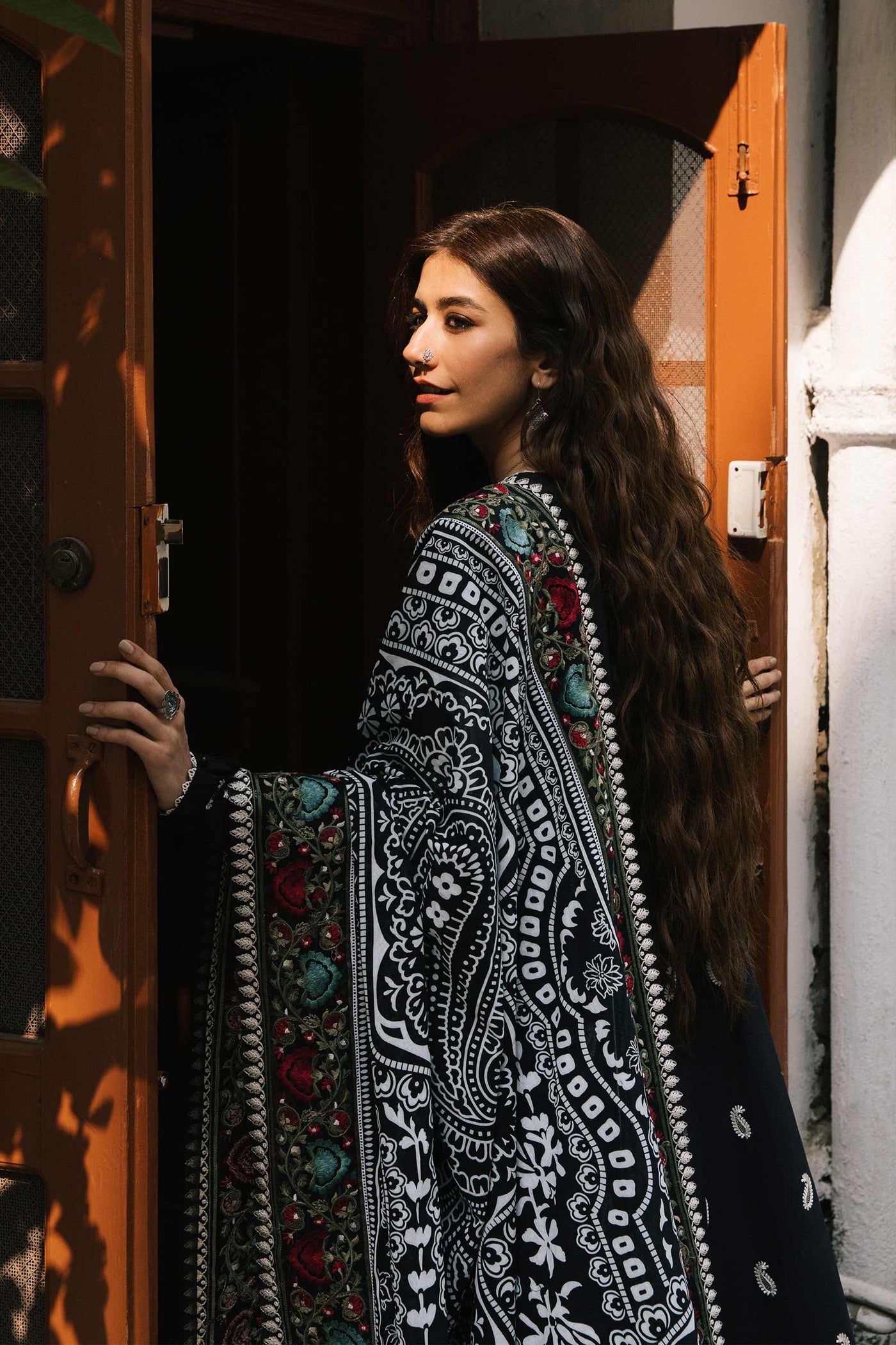 https://cdn.shopify.com/s/files/1/0340/8376/6405/products/Afreen-Ad.jpg?v=1699854695