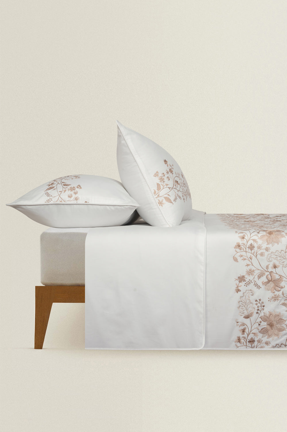 Afterglow T-400 Embroidered Quilt Cover Set