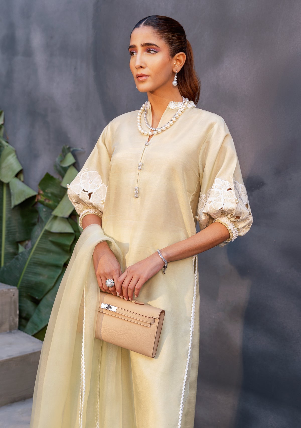 https://cdn.shopify.com/s/files/1/0676/8177/9968/products/Aida3p.jpg?v=1708638841